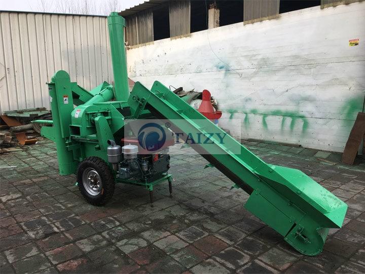 Comparison of Large Corn Thresher and Small Corn Thresher