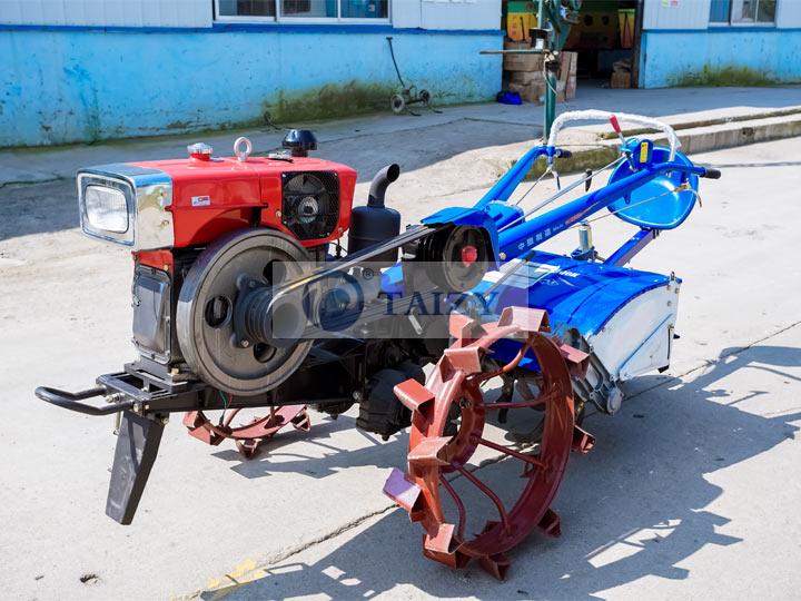 Tracteur ambulant de 12 chevaux,