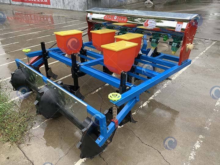 4-rows peanut planter