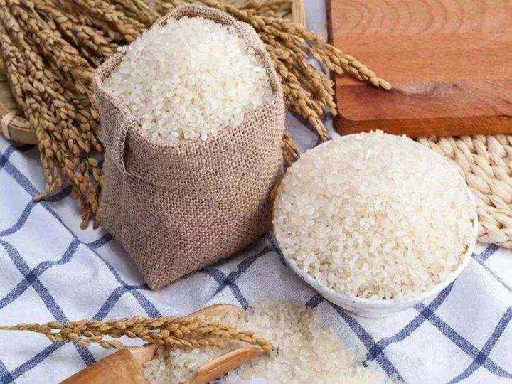 Producción de arroz blanco