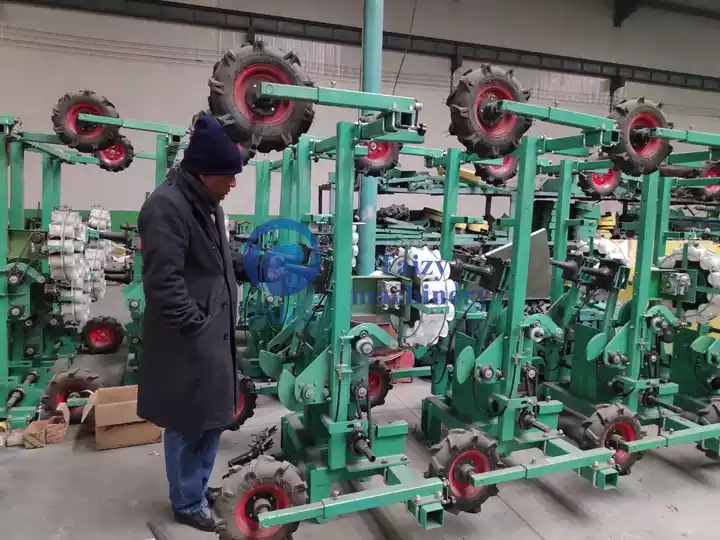 transplanteur de plants de légumes