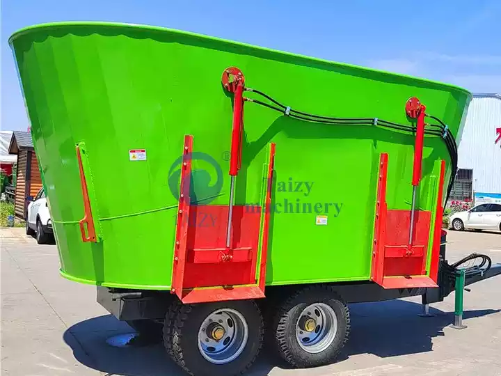 mobile silage feed mixer