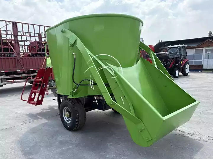 silage crusher and mixer