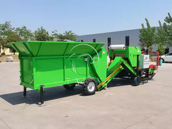 เครื่องบีบอัดและห่อฟางหญ้า