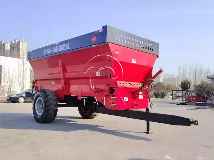 Grand épandeur d’engrais