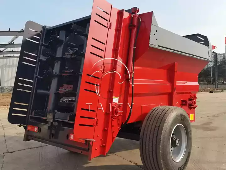 épandeur de fumier à spirale verticale