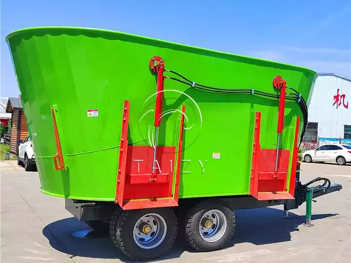 20 m³ vertical feed mixer