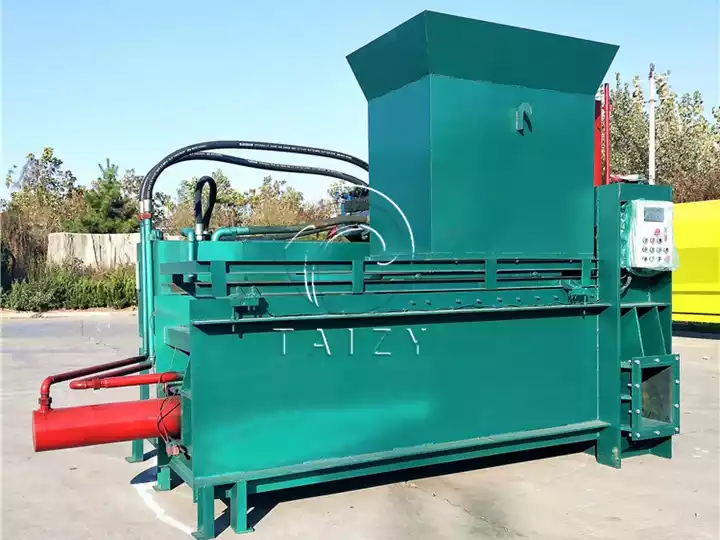 triple-cylinder hydraulic silage baler