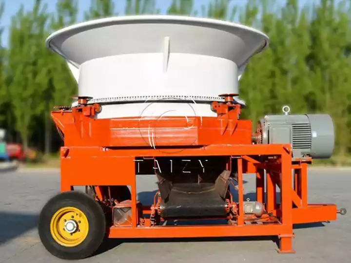 bottom-discharge straw grinder