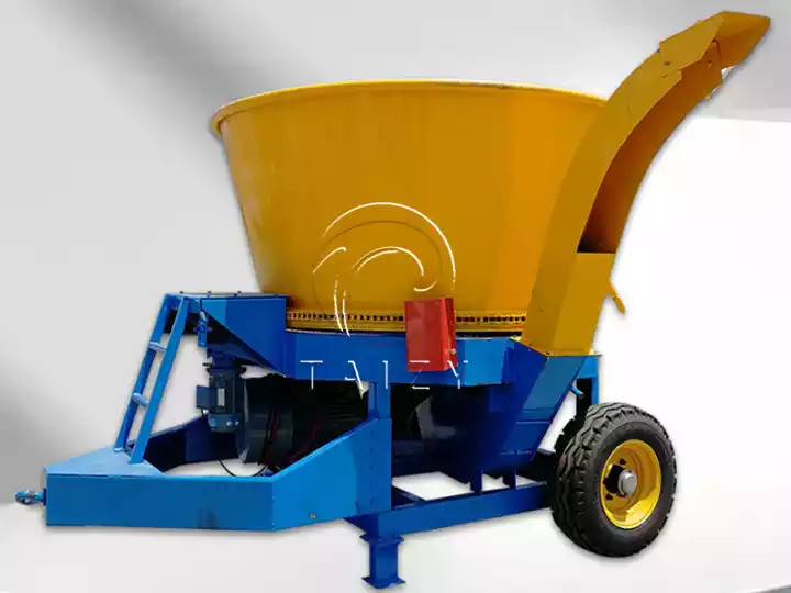 top-discharge hay bale shredder